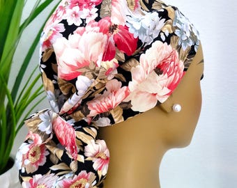 Floral Satin gefütterte Pferdeschwanz Scrub Hat: Elegante Pink & Cream Nurse Cap Schützen Haar mit Satin gefüttert Scrub Cap
