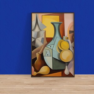 Peut inclure: Peinture abstraite de nature morte avec un vase bleu aux formes géométriques, des fruits jaunes et oranges et d'autres objets en céramique brun et blanc.