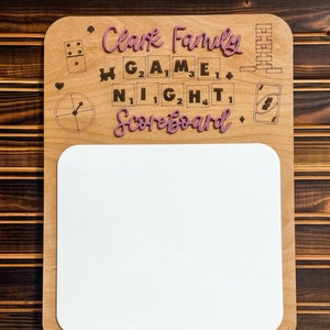Marcador personalizado para la noche de juegos en familia / Rastreador de puntuación de juegos de mesa personalizado / Tarjeta de puntuación de borrado en seco / Regalo para jugadores /