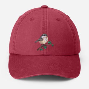 Chapeau mésange noir brodé, chapeau d'observateur d'oiseaux de la faune, chapeau vintage à bretelles réglables, casquette de baseball papa mésange, cadeau pour amoureux des oiseaux