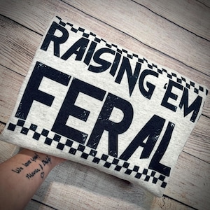 Raising them feral - Sweatshirt