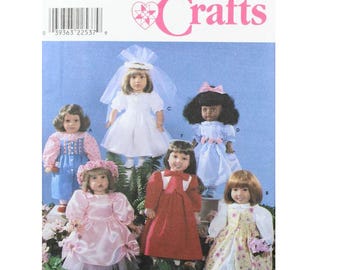 アンティークドール UNCUT 1978 Simplicity 8817 Doll Dress, Pinafore, Coat, Jumper