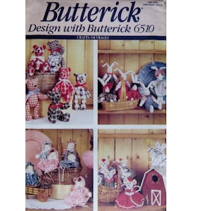 Puede incluir: Un patrón de costura vintage para hacer animales de peluche. El patrón incluye instrucciones para hacer osos, conejos y ratones. El patrón es de Butterick y es el número 6510.