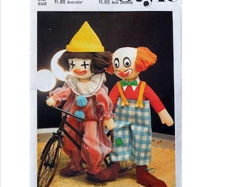 Style 2095 Pair of 19&quot; (48.5 cm) Clown Dolls and Two Outfits