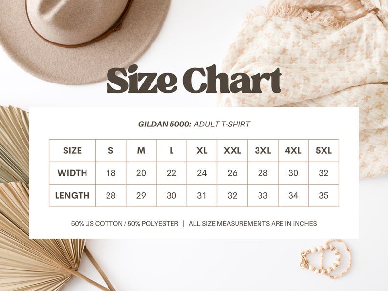 Puede incluir: Una tabla de tallas para camiseta de adulto Gildan 5000 que muestra las medidas de ancho y largo en pulgadas para las tallas S a 5XL. El texto especifica una composici&oacute;n de tejido de 50% algod&oacute;n estadounidense y 50% poli&eacute;ster para la prenda.