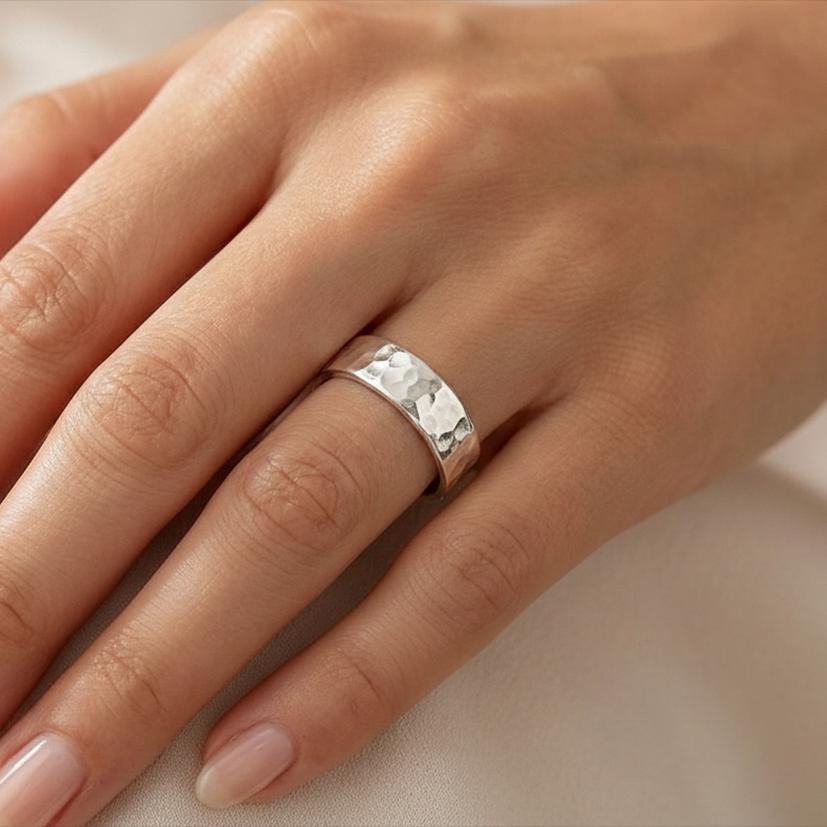 ハンマー加工925スターリングシルバーリング - 素朴な結婚指輪（5mm