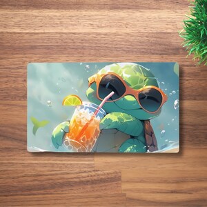 Tartaruga fofa de férias com óculos de sol TCG OCG Playmat tamanho 14"x24" 60 x 35 CM Tortle Tartaruga Mousepad Game Mat Mouse Pad Gamemat