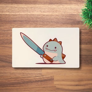 Tapete de jogo fofo Dino com atitude TCG OCG Tamanho 14"x24" 60 x 35 CM Dinossauro segurando faca Mousepad Tapete de jogo Mouse Pad Gamemat