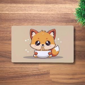 Tapete de juego Noodle Slurping Fox MTG para TCG, OCG, tapete de escritorio Chibi, alfombrilla de ratón Lofi Anime, tapete de juego de neopreno negro lindo, Kawaii, 60 x 35 CM, 14 x 24"