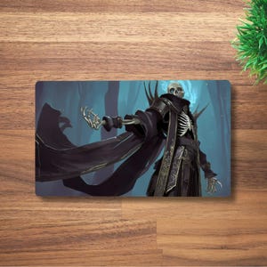 Tapete de juego Susurros del Bosque MTG para TCG, OCG, Undead Dnd Deskmat, alfombrilla de ratón de anime de fantasía de esqueleto, tapete de juego de neopreno azul, 60 x 35 cm, 14 x 24
