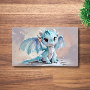 Tapete de juego de MTG con diseño de dragón pequeño y bonito para TCG, OCG, Dnd Deskmat, alfombrilla de ratón de anime de fantasía, tapete de juego de neopreno rosa, 60 x 35 cm, 14 x 24"