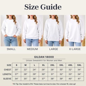 Pu&ograve; includere: Una guida alle taglie per una felpa unisex Gildan 18000. La guida include le misure per le taglie S-5XL. Le misure del petto variano da 50,8 cm a 86,4 cm. Le misure di lunghezza variano da 68,6 cm a 86,4 cm.