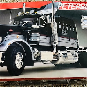 Peterbilt 359 Black Magic Model Kit