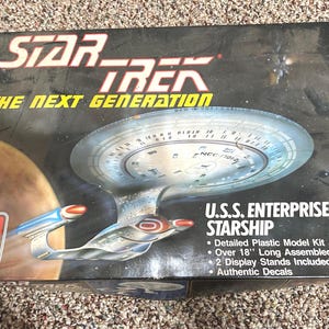 STAR TREK The Next Generation U.S.S. Enterprise Starship Model Kit