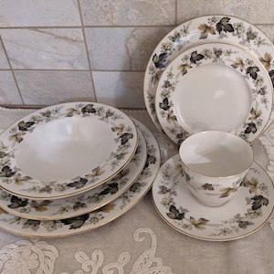 Vintage Royal Doulton Larchmont 7 pieces dinnerware set
