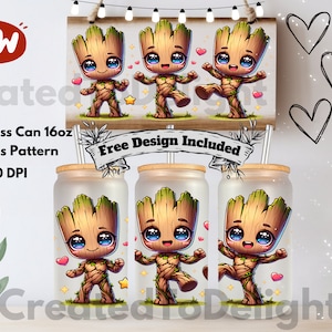 Puede incluir: Un conjunto de tres latas de vidrio Libbey de 16 oz con un patrón continuo que presenta un personaje de dibujos animados con apariencia de madera. El diseño incluye corazones y estrellas. El texto "NEW" y "Free Design Included" son visibles.