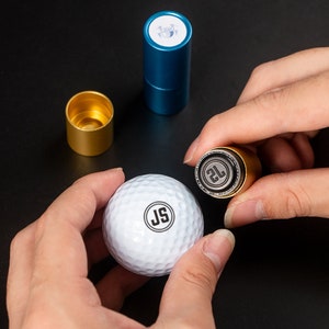 Timbre de logo personnalisé I Cadeau pour golfeur/famille l Timbre de balle de golf monogramme Cadeaux sportifs pour lui Golf personnalisé Encre permanente étanche image 1