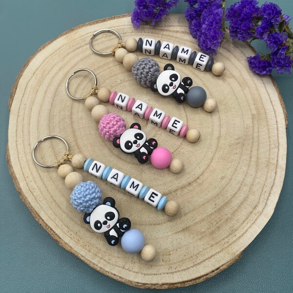 Schlüsselanhänger Panda mit Namen, Häkelperle,  in den Farben Blau , Rosa , Grau, Schlüsselanhänger personalisiert