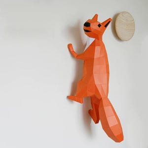 Climbing Squirrel 60cm Wall Art 3D paper Craft, Low poly, Paper sculpture PDF Template, Make your own Wall decoration, a Special Gift