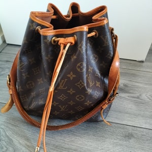 Leather hair accessory Louis Vuitton Brown in Leather - 32348952