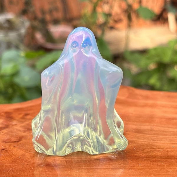 Hand Carved Opalite Ghost Skull,Quartz Crystal Ghost,Mineral Specimen,Home Decoration,Reiki Healing,Crystal Gifts 1pc