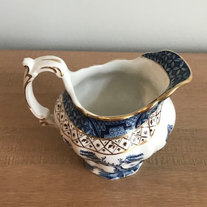 Real Old Willow Creamer A8025