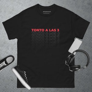 Fool at 3 - Funny men&#39;s t-shirt. Smart humor phrase in Spanish, in various colors. Funny t-shirt.