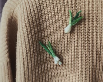 Realistic spring onion handmade pins brooch | unique woolen brooch gift