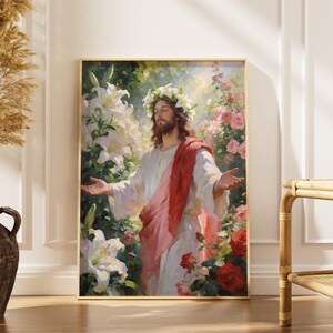 Könnte beinhalten: Ein gerahmter Kunstdruck zeigt eine Figur mit langem Haar und einem Blumenkranz, in weißen Gewändern und einem roten Schärpen, umgeben von weißen Lilien und rosa Rosen. Das Kunstwerk hat einen weichen, malerischen Stil mit einem goldenen Rahmen.