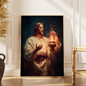 Könnte beinhalten: Ein gerahmter religiöser Kunstdruck, der eine Figur in weißen Gewändern zeigt, die eine leuchtende Laterne hält. Das Kunstwerk hat einen dunklen, sternenübersäten Hintergrund und einen goldenen Heiligenschein. Die Figur hat einen Bart und wird vom Licht der Laterne beleuchtet.