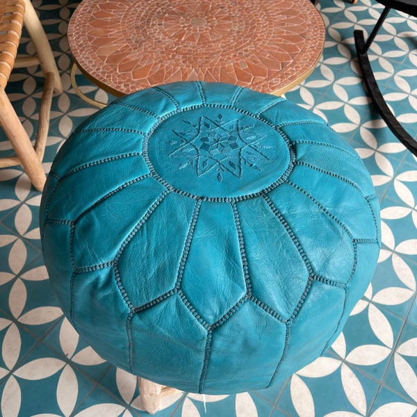 Pouf Bleu Artisanal avec Broderie Marocaine Non-rembourré Accessoire Unique pour un Style Bohème Chic