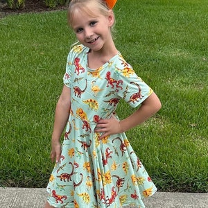 Robe tour de cou dinosaure avec short