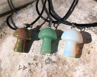 Colar de cogumelo com pedras preciosas - pingente de cogumelo de cristal, ideias para presentes de cogumelo, colar de cristal natural