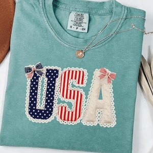US PNG Patchwork. USA, flirty patriotic bow shirt design, 4th of July lace lettering by sublimation, vintage American flag graphic