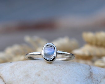 Bague en pierre de lune arc-en-ciel, bague en pierre de lune, bague en argent sterling, bague Wanderlust, cadeau pour elle