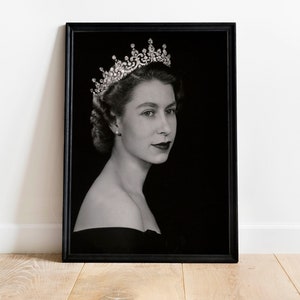 Queen Elizabeth II portrait wall art, Queen portrait print, iconic print poster