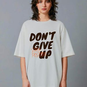 NON ARRENDERSI - T-shirt oversize ispiratrice Stay Positive