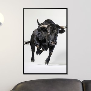 Póster de toro negro dinámico: potente impresión artística de carrera de toros a la carga: arte de pared de animales de alta calidad para decoración del hogar: obra de arte de toros motivacional