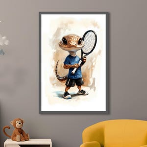 Impresión artística divertida de gecko tenista: póster deportivo de animales extravagantes, regalo peculiar para amantes del tenis, decoración de pared deportiva única