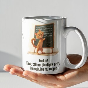 Einzigartige 'Zähle Pi, während ich Kaffee trinke' Tasse - Witzige Katzenillustration, Ideal für Mathematik-Liebhaber und Morgenmuffel