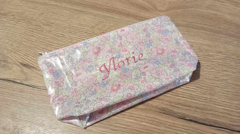 trousse enduite Liberty brodée au prénom de son choix ,précisez le dans les commentaires image 1