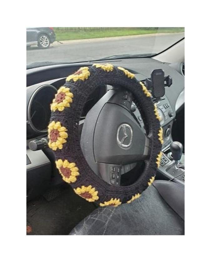 Set coprivolante all'uncinetto con girasole: accessori per auto boho