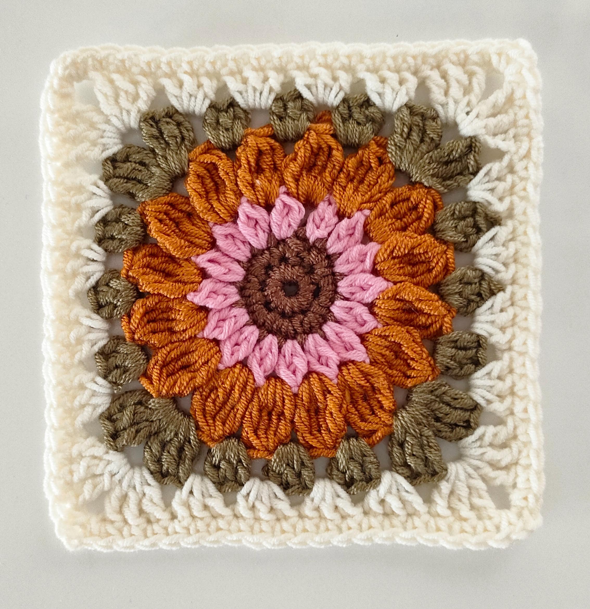 40 Sunflower Granny Square Crochet Patterns for Bright Blankets, Bags, and More 13 Sunflower Granny Square Crochet