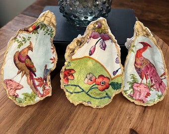 Decorative oyster shells