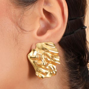 18K Gold Hammered Stud Earrings, Small Gold Stud Earrings, Textured Metal Statement Earrings, Dainty Gold Studs, Unique Stud Earrings