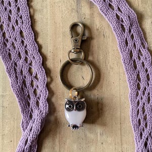 Sleutelhanger witte uil of tasbedelaccessoire, bronskleurige sleutelhanger, schattige vogelbedel