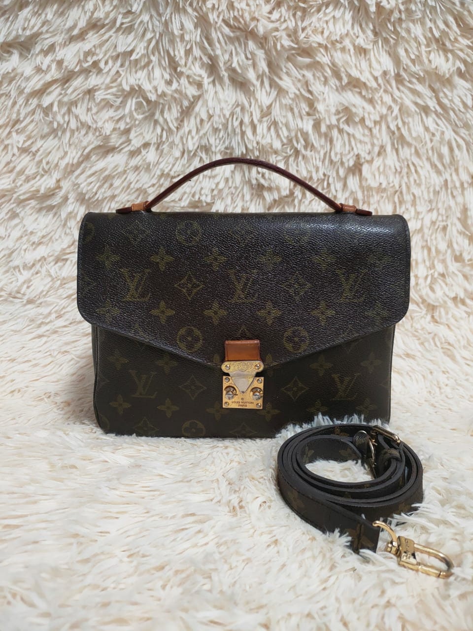 LV Damier Metis Bag, Luxury, Bags & Wallets on Carousell
