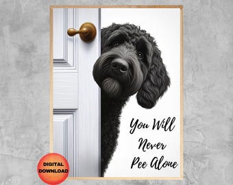 Svart Goldendoodle badrumsväggkonst, klotterhund kissar aldrig ensam poster, rolig hunddekor, klotterhundälskare-tryck, hundmamma-present, LADDA NER