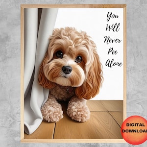 Puede incluir: Una impresión digital descargable con un lindo perro marrón y blanco asomándose desde detrás de una cortina blanca. El texto "You Will Never Pee Alone" está impreso en negro sobre un fondo blanco.