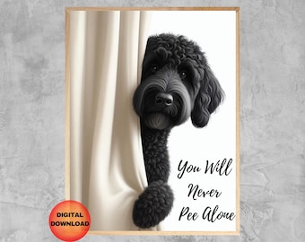 Svart badrumstryck med Goldendoodle, Goldendoodle kissar aldrig ensam, rolig hundväggkonst, nyckfullt konstverk för klotterälskare, hundmammapresent, LADDA NER